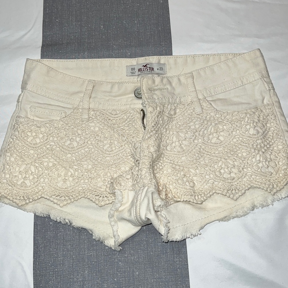 Hollister size 00 country white jean shorts with lace front detail